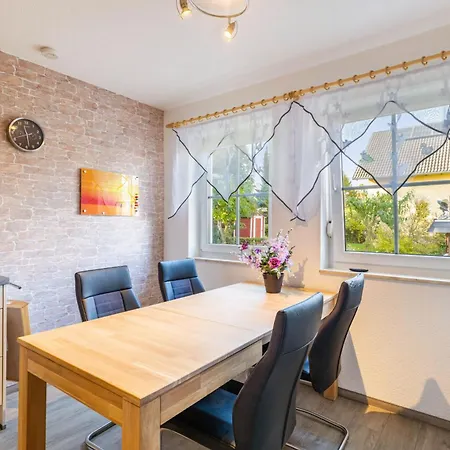 Vakantiehuis Einfamilienhaus Mit Garten