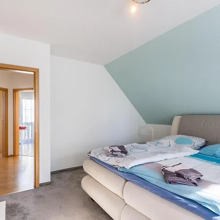Einfamilienhaus Mit Garten *